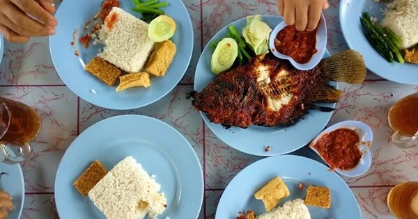 Rumah Makan Arum: Delicious Meals by Jeruklegi's Main Road