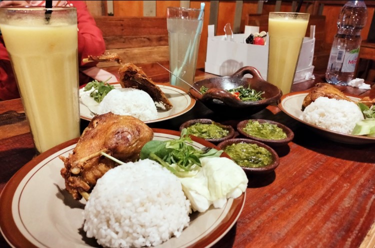 Savor Lunch at Arum Restaurant, Heart of Jeruklegi's Culinary Scene